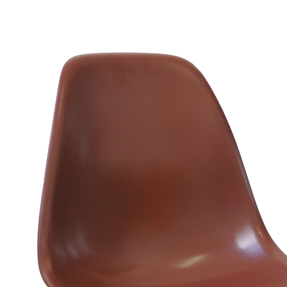 Cadeira Eames Base Madeira e Café