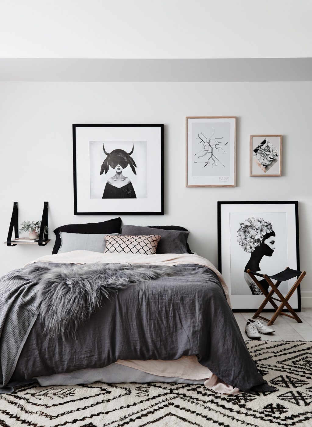 decoração de inverno com toques cinzas no quarto