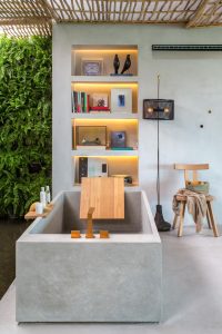 spa em casa com banheira de concreto