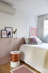 criado mudo rose gold em decoração do quarto