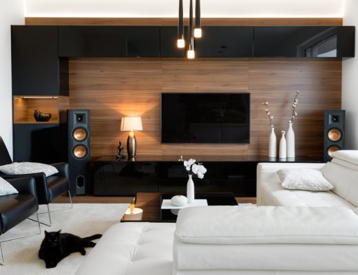 móveis para ter uma sala de estar completa com sofá, painel de TV, mesa de centro e itens decorativos