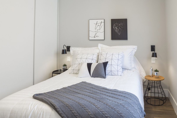 Dicas de como lidar com decoração de quarto de casal pequeno