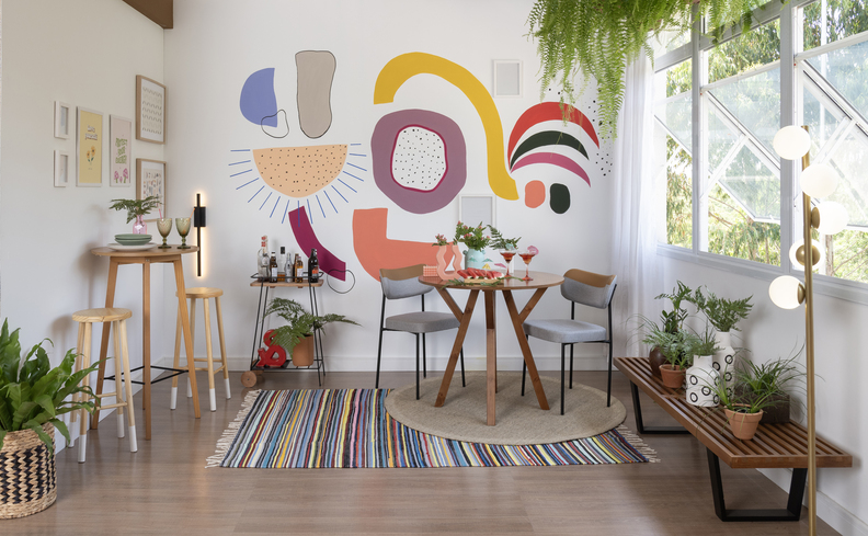 ideias para cantinho do café na sala com mesa, caderias,