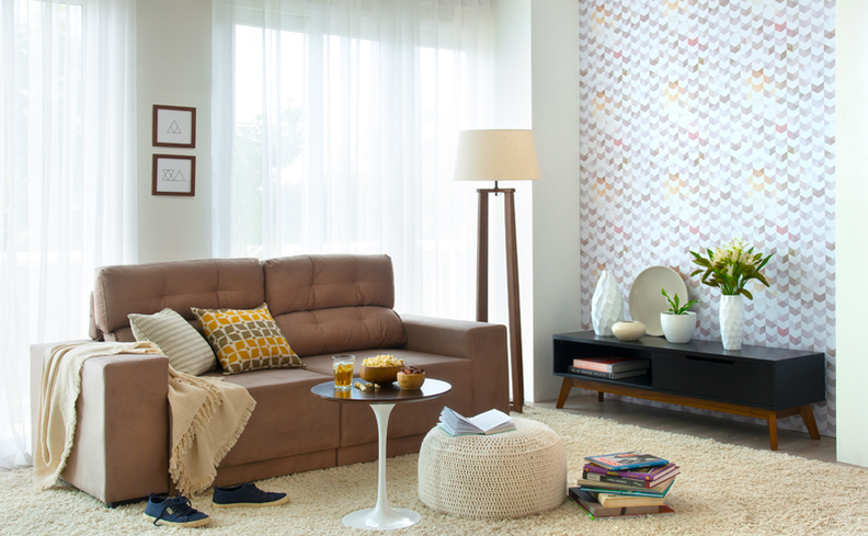 sofa de canto para sala pequena, luminária de chão, rack, puff e mesa lateral