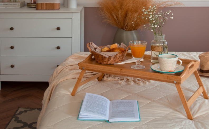 o que dar de presente no dia das mães DIY com um café da manhã na bandeja para servir na cama