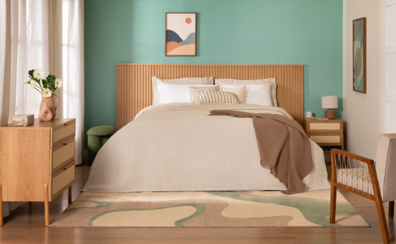cores neutras para quarto com apenas uma parede destacada pintada em azul claro
