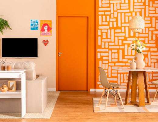 cores de parede para sala com tons de laranja e rosa claro para ter equilíbrio e uma composição harmoniosa no ambiente.