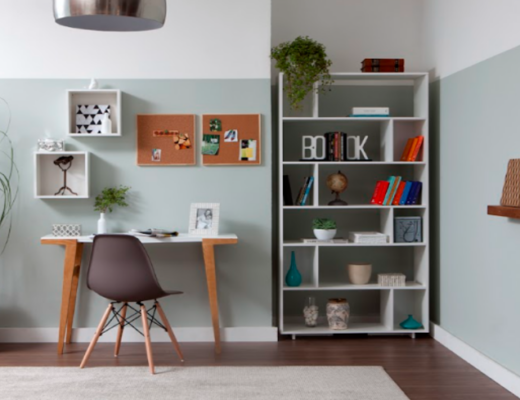 dicas para saber como manter a casa organizada com prateleira, escrivaninha, cadeira de escritório e diversos nichos para colocar os itens de uma forma arrumada e prática.