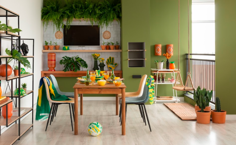 decoração para copa do mundo na sala de jantar integrada com a varanda com o tema do brasil com muitas decorações em verde e amarelo para entrar no clima.